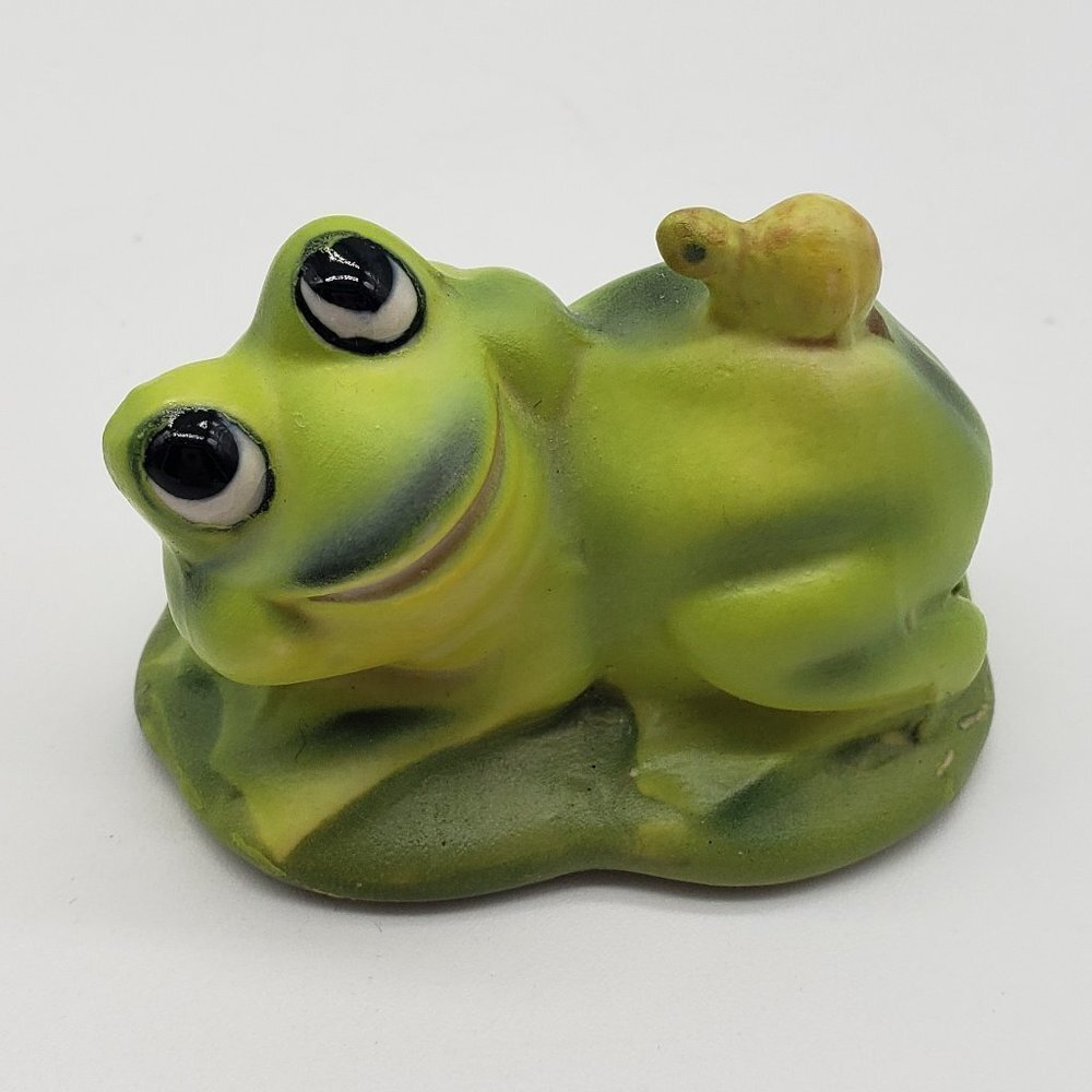 Josef Originals Vintage Ceramic Green Frog on Lily Pad with Snail Figurine